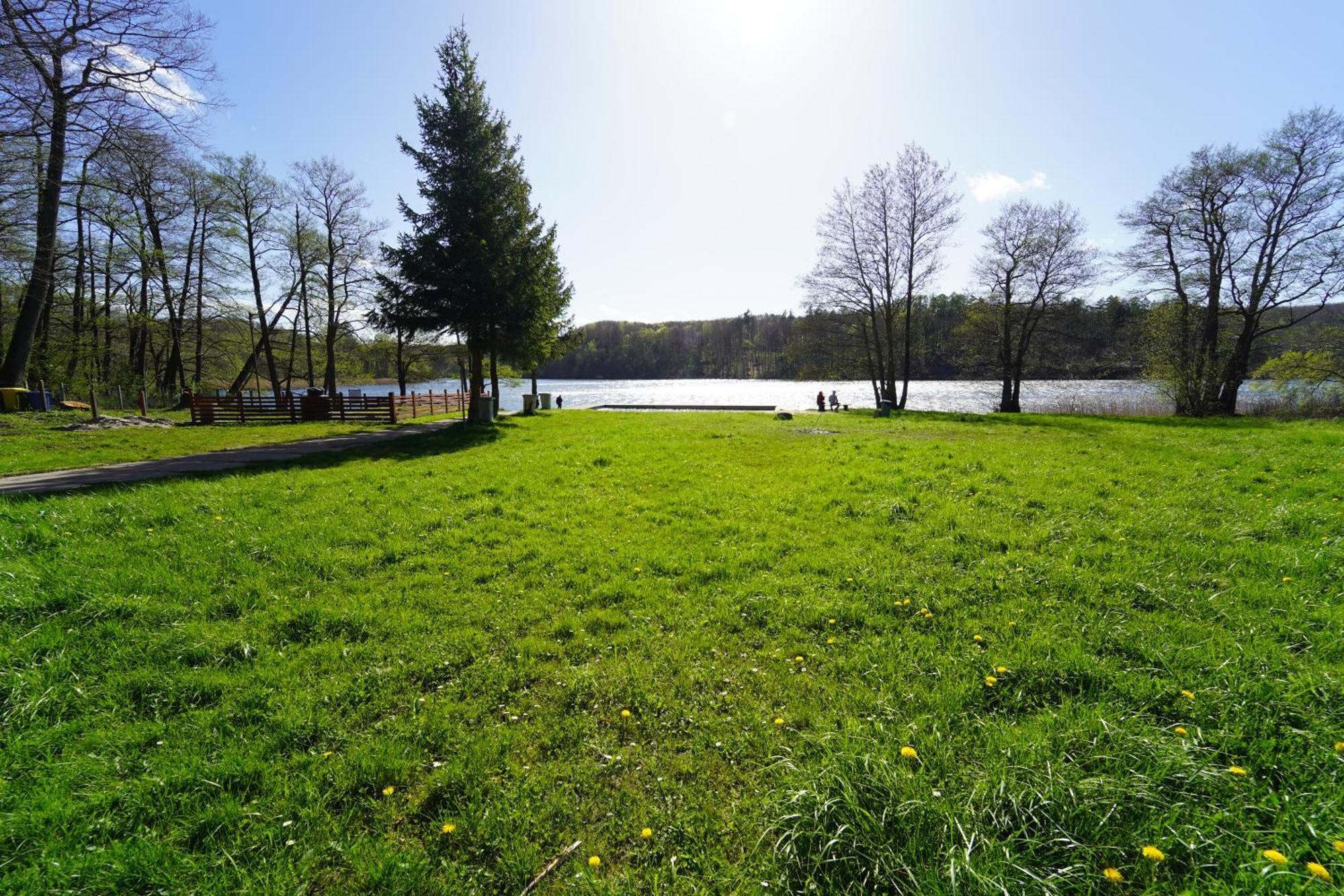 Dom Wypoczynkowy Lesny Zakatek Nad Jeziorem Goscino Exterior photo