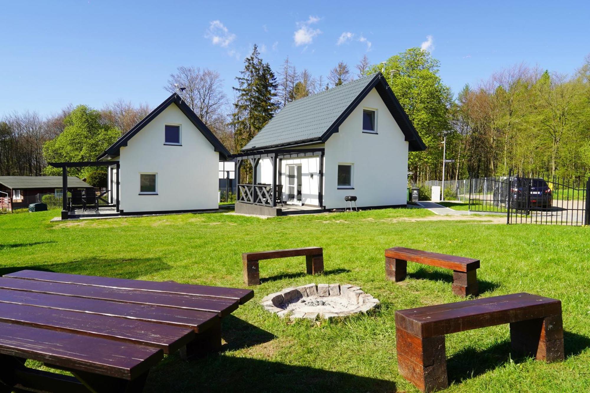 Dom Wypoczynkowy Lesny Zakatek Nad Jeziorem Goscino Exterior photo